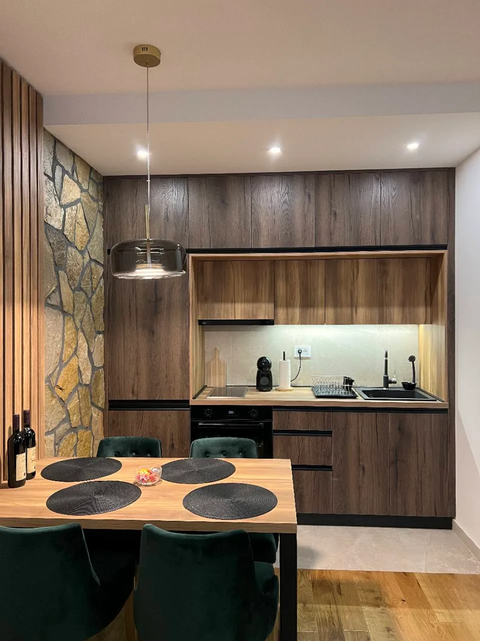 Kuhinja — drugi ugao — Apartman 1